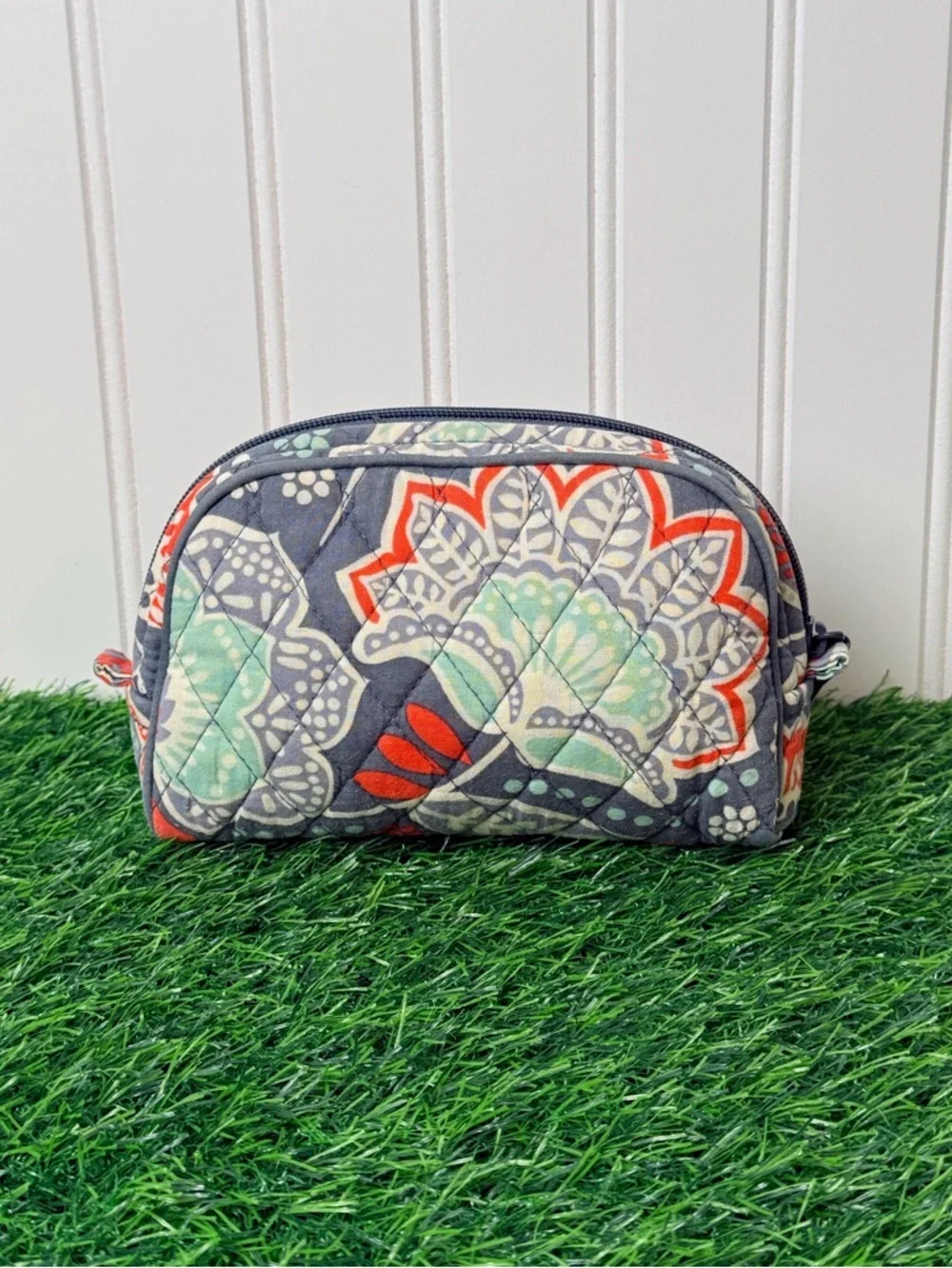 Vera Bradley Nomadic Floral Cosmetic Bag Gray/Red/Mint Lined Zip Closure GUC